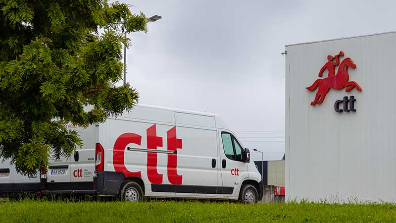 Carrinha e instalações dos CTT